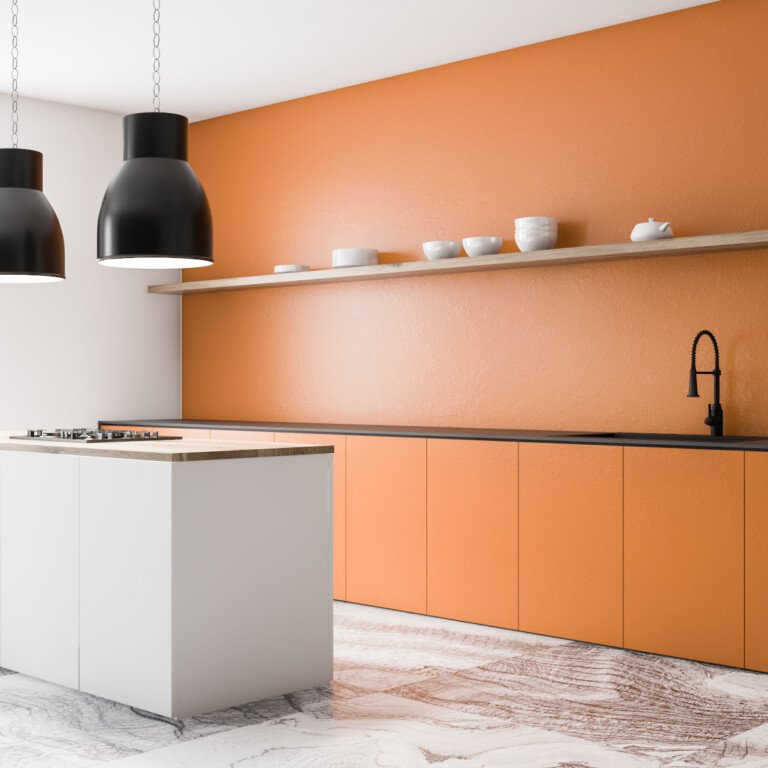 Pared de cocina minimalista en color naranja
