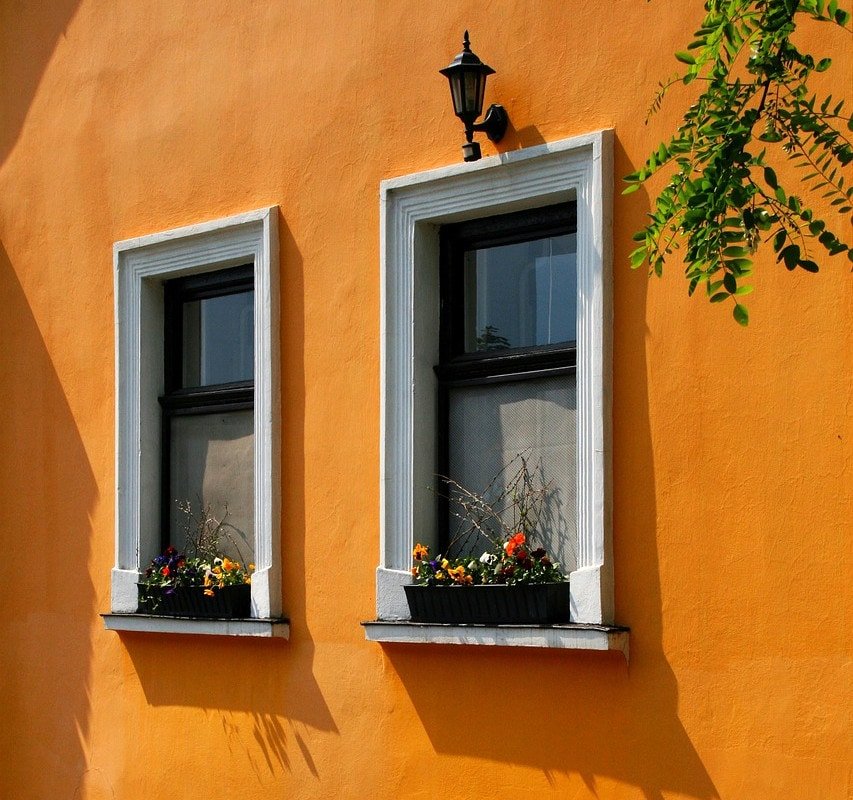 Pared de la casa pintura color naranjada