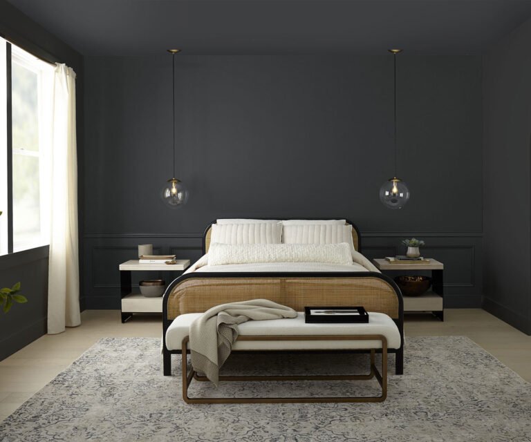 Dormitorio de color gris oscuro de Beher 2024