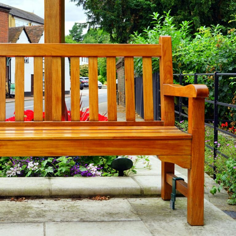 Mueble de madera en exterior a la intemperie